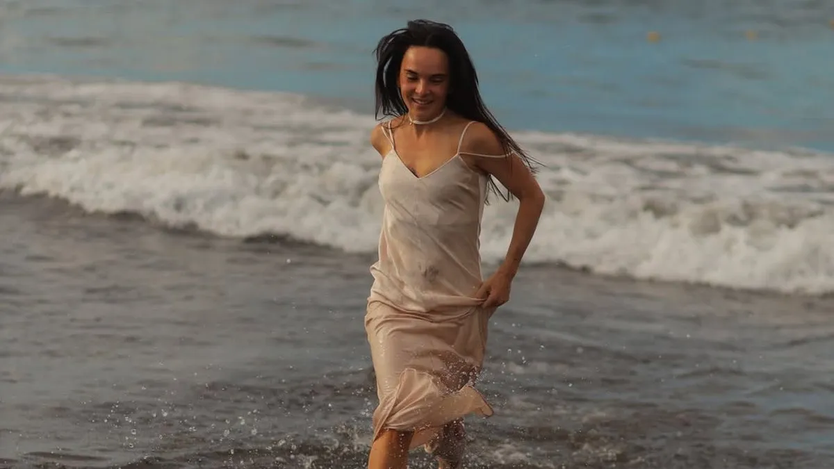 Чорне бікіні та підтягнуті сідниці: дружина Тімура Мірошниченка підігріла мережу відвертими фото