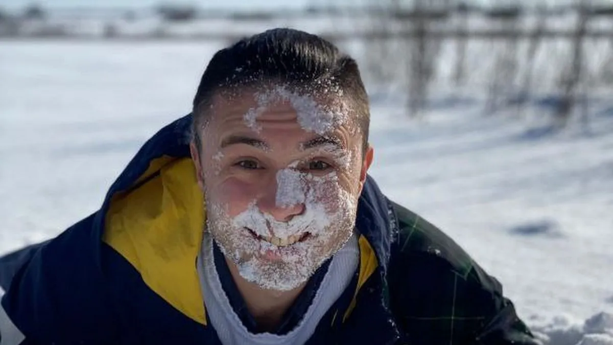 «Яке життя – такий й сніговик»: Тарас Тополя із сином зліпив крінжового сніговика – фотофакт