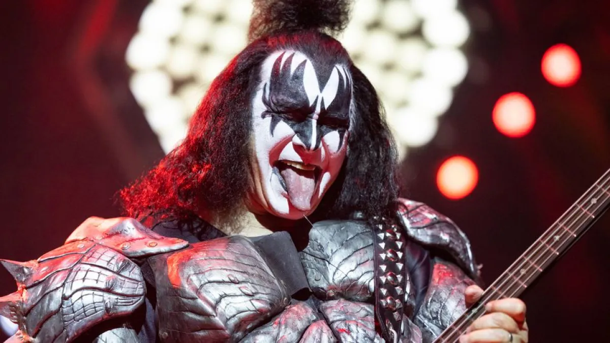 Фронтмен гурту Kiss Джин Сіммонс потрапив в ДТП: як зараз почувається жива легенда хеві-металу — деталі