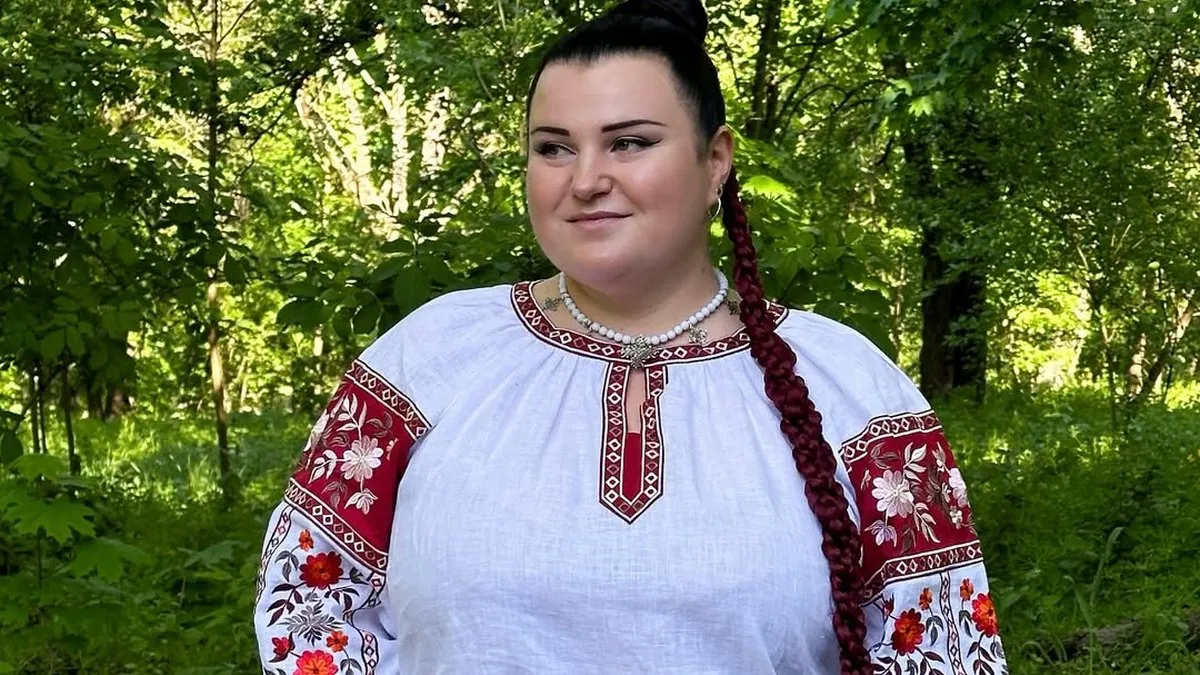 Alyona Alyona виконала відомий хіт: зірка представила шанувальникам відео, присвячене українському святу