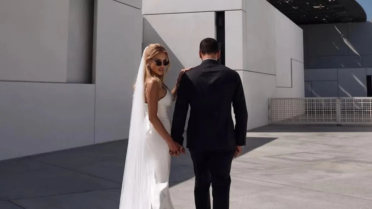 Наречений залишився таємницею: Кульбаба похвалилася новими фото з весілля, але без обличчя чоловіка