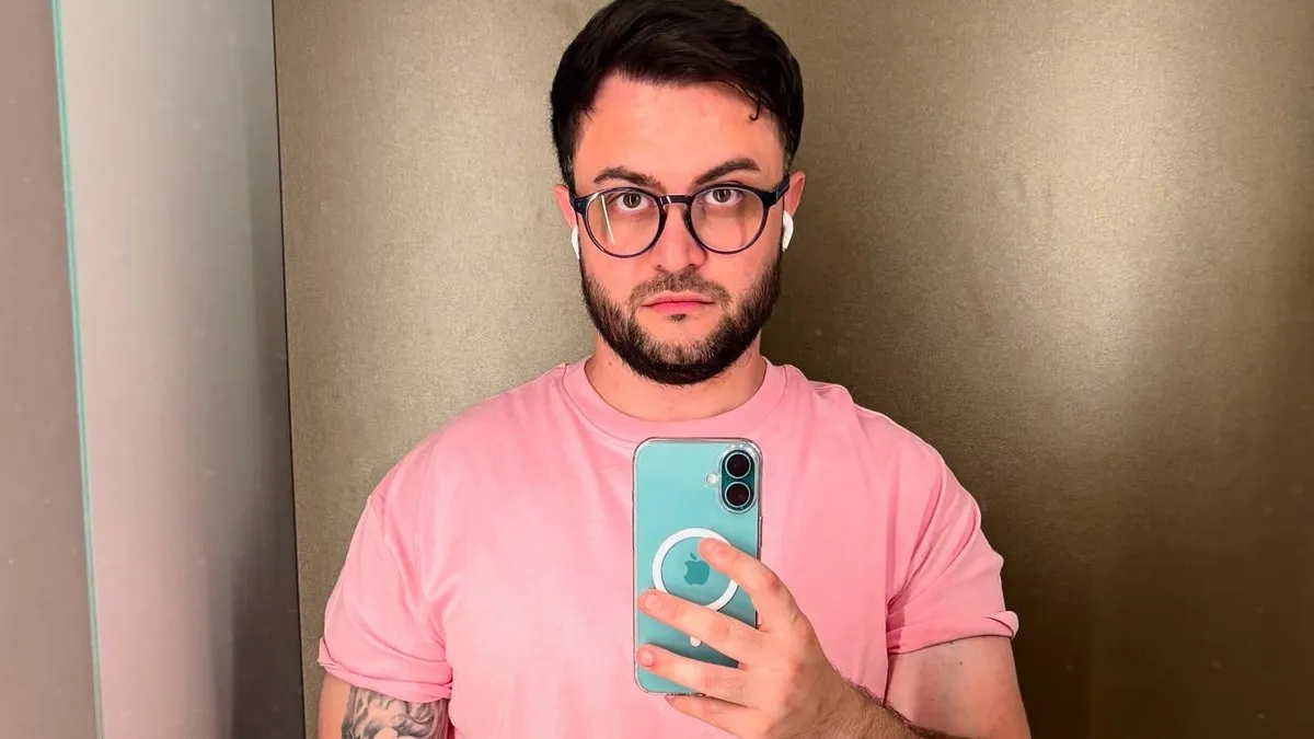 «Натиснули, там підключили серйозного дядька»: блогер-пліткар розкрив, хто із артистів чинив на нього тиск