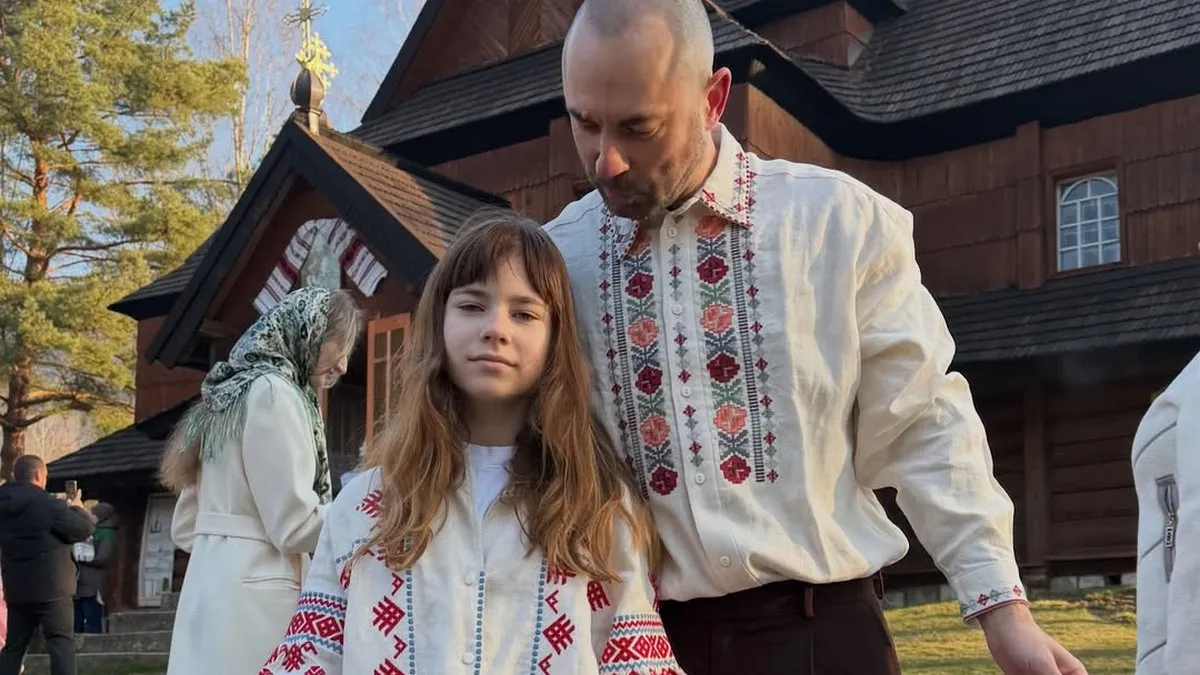 «Мира всім нам»: Бєдняков показав атмосферне Великоднє фото в національному вбранні з донькою
