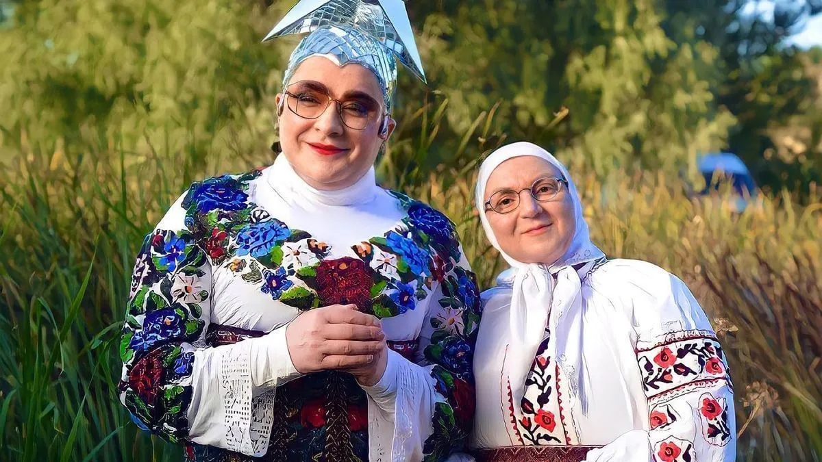 Мама Вєрки Сердючки запостила провокативне фото: «Радію, коли друзі від мене в захваті»