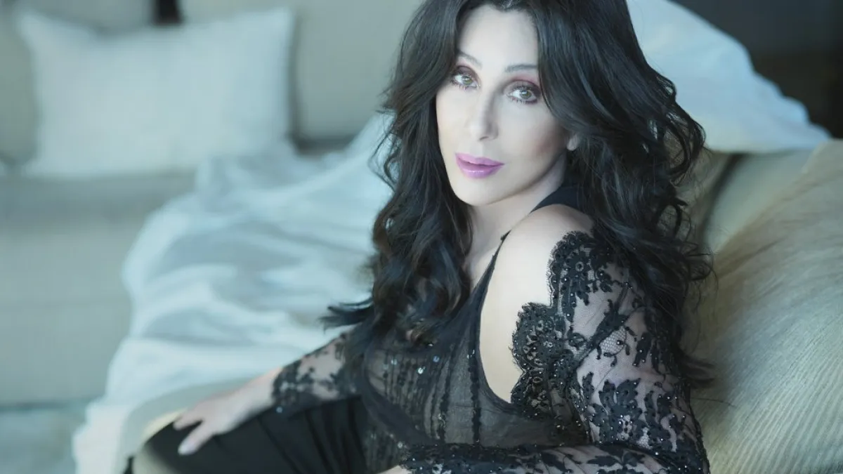 Легендарна Шер показала молодшого на 40 років коханого: що про нього відомо