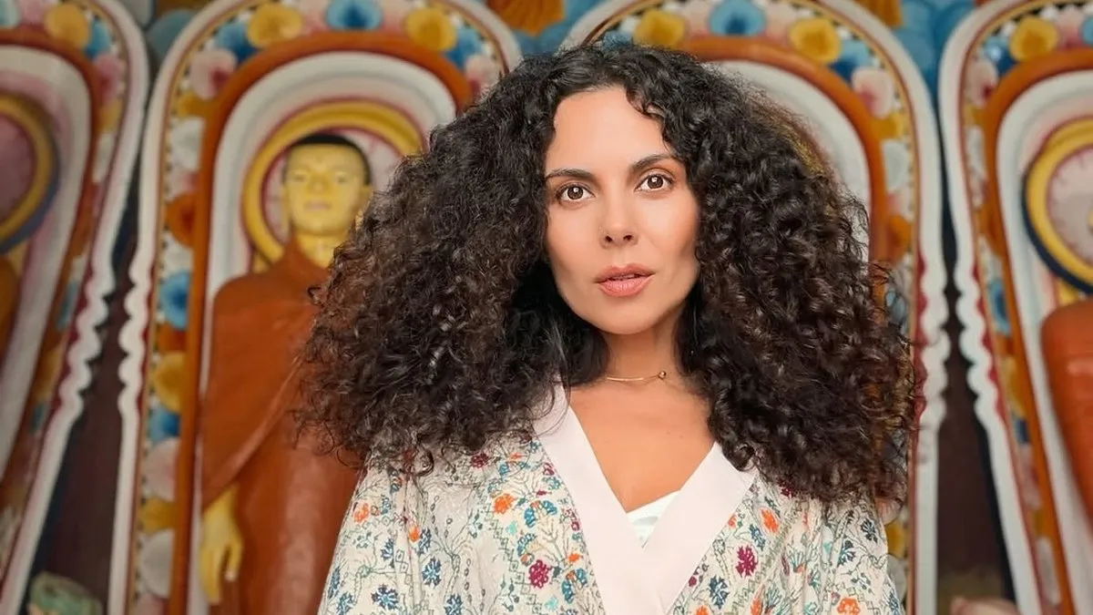 «Без жодних масок»: Каменських іспанською анонсувала серію відвертих прямих ефірів