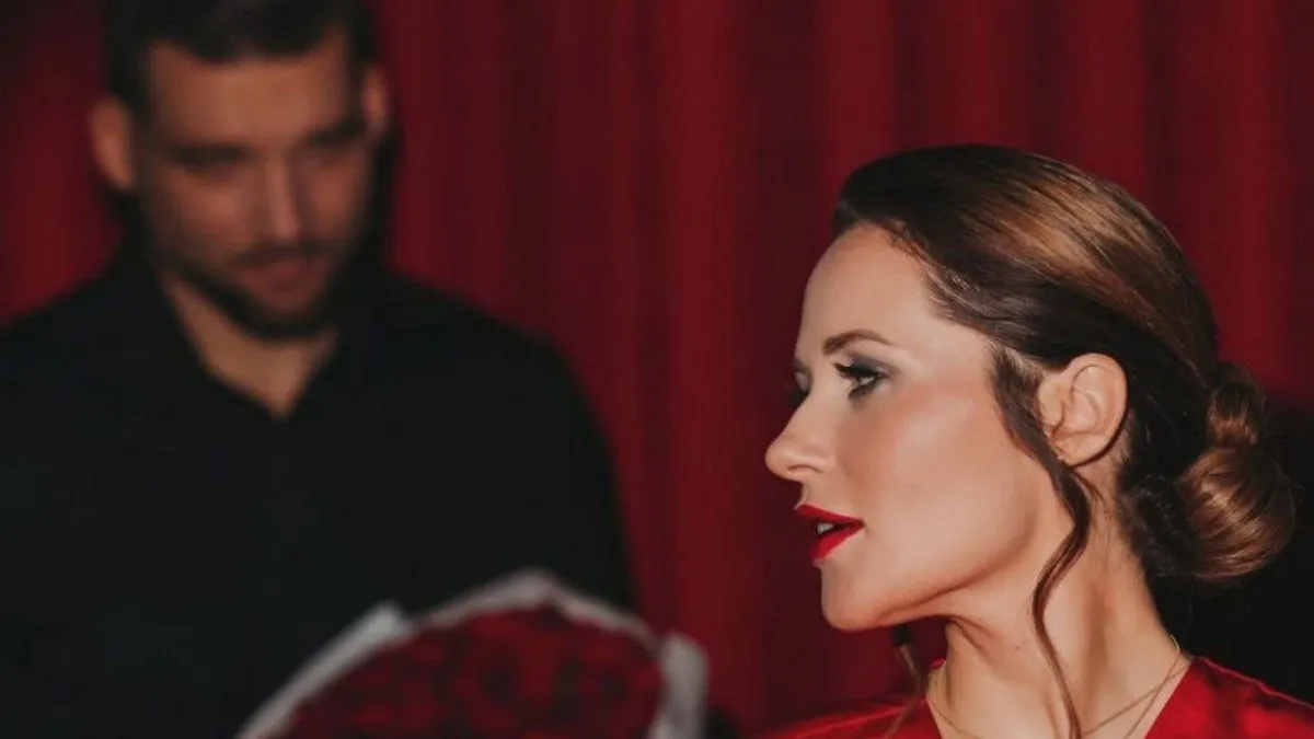 Наталка Денисенко у червоній сукні з коханим анонсувала ювелірну колекцію до Дня закоханих: фото зіркової пари