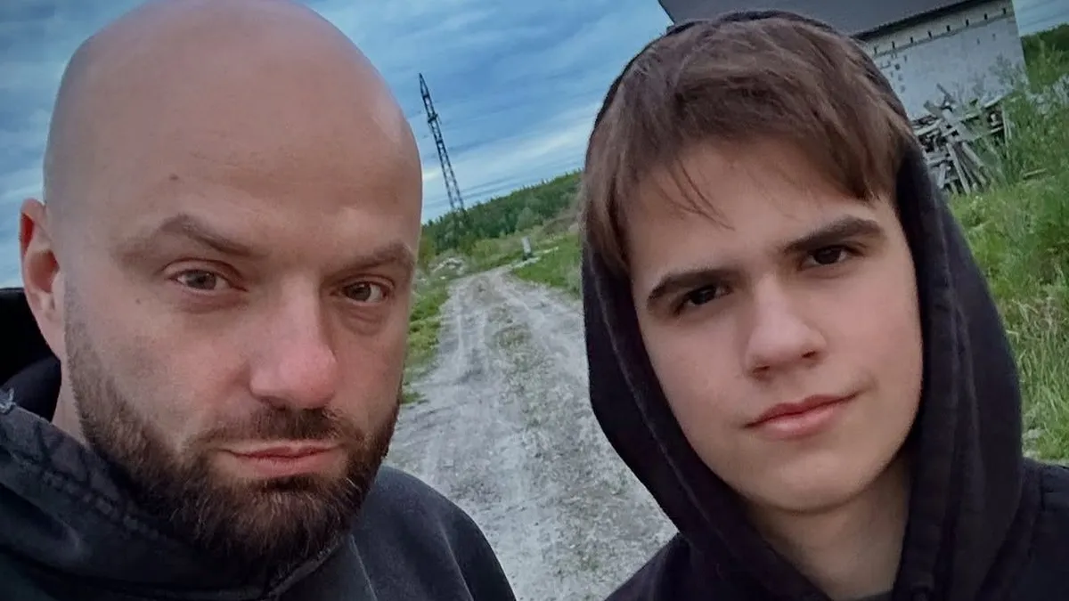Мати Слави Дьоміна підтримує Путіна: телеведучий та його син розповіли про непрості стосунки та насильство