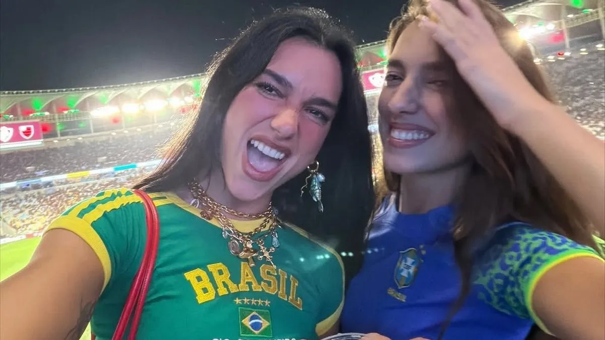 Світова зірка на трибунах: Дуа Ліпа відвідала яскравий футбольний матч – красномовне відео