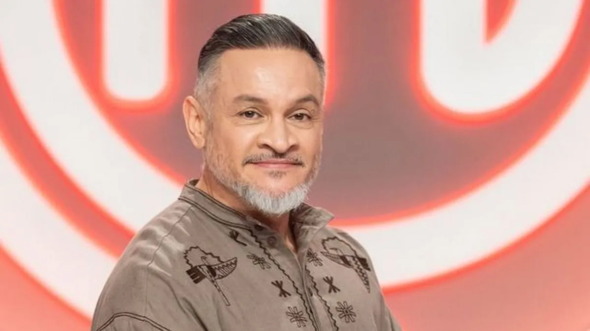 Як на заправці: Ектор Хіменес-Браво показав простий рецепт домашніх хот-догів