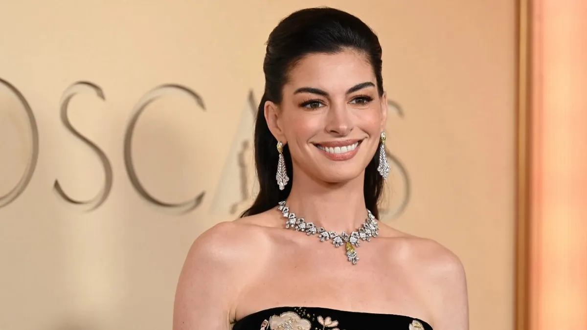 Прикраси від Bvlgari та сукня від українського бренду: як Енн Гетевей підкорювала червону доріжку