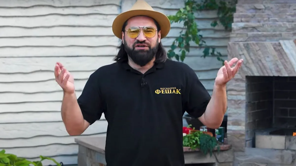 Український продюсер пікантно натякнув на нові стосунки: «Холостякам треба тримати двері номеру закритими»