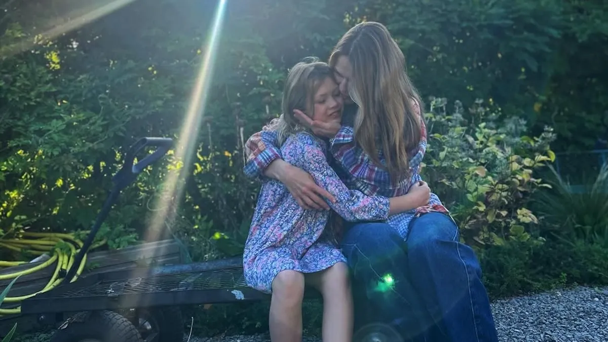 Оля Фреймут замилувала шанувальників фотографією з молодшою донькою: копія зіркової матусі