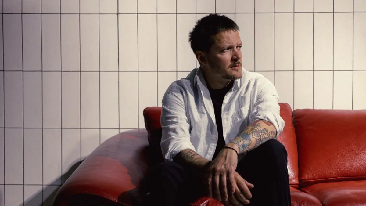 «Особистісна, щира та емоційна історія Жені Галича»: вокаліст гурту O.Torvald випустив кліп «Коли ти плачеш»