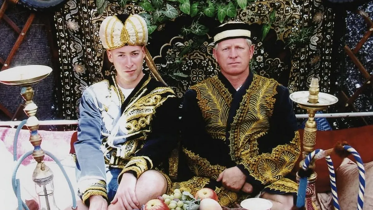 Дмитро Гордон виклав архівне фото з Криму: журналіст потішив прихильників світлиною у східному вбранні