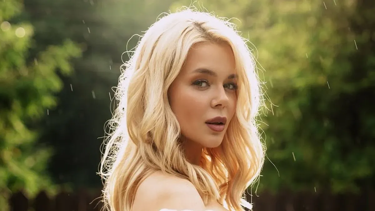 «Втрьох»: Аліна Гросу відреагувала на чутки про вагітність та розповіла про плани на свята