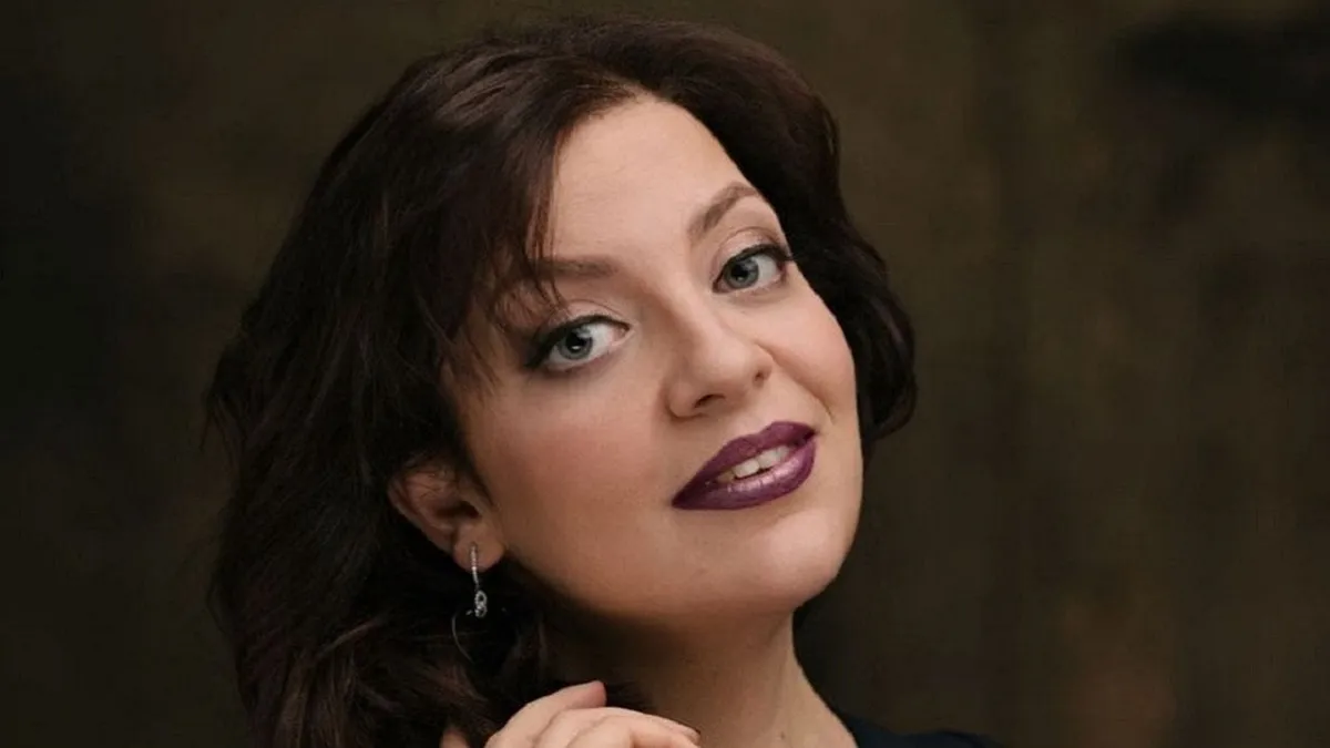 «Життя, в яке неможливо повернутися»: Холоденко показала себе зі шматком сала 22 роки тому