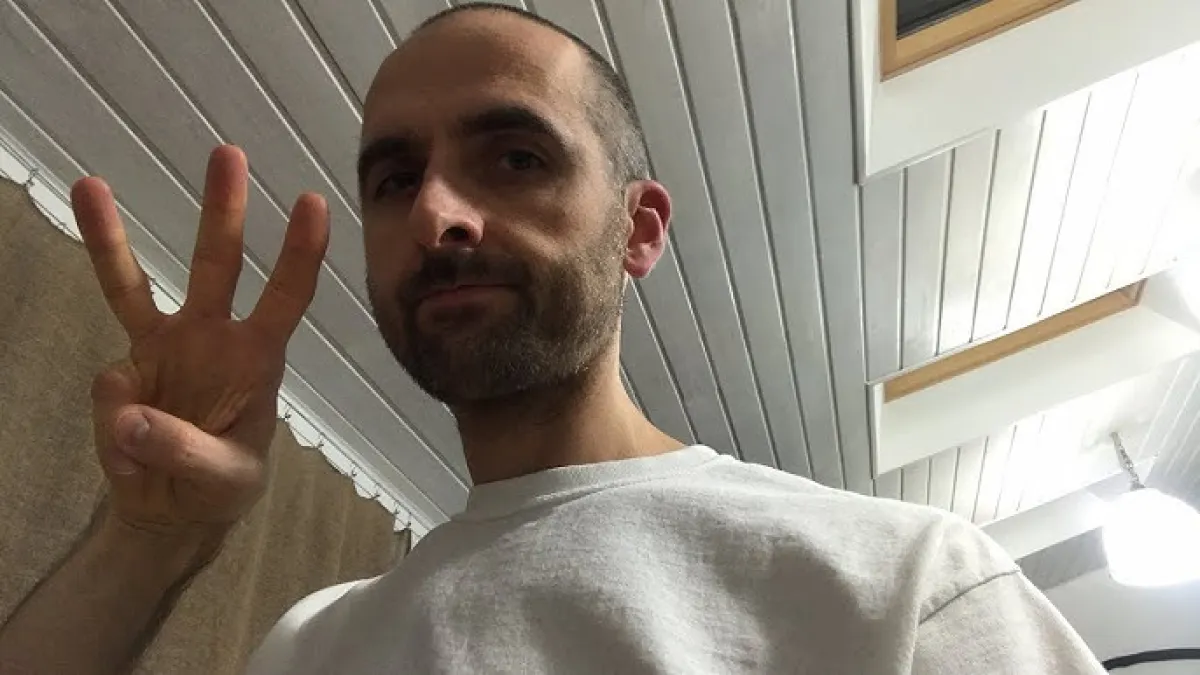 Автора хітів «Ренебе» та «Сексуальна» VovaZiLvova пограбували в Італії: дружина співака розповіла деталі