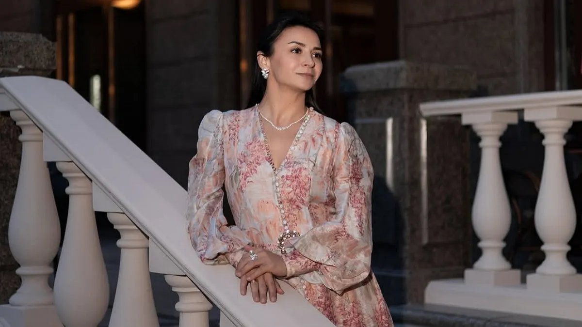 «Рідко я дозволяю собі вдягати сукні»: Ілона Гвоздьова у квітковому міні показала себе з несподіваного боку