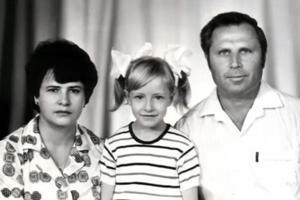 Олена Маляшенко з батьками