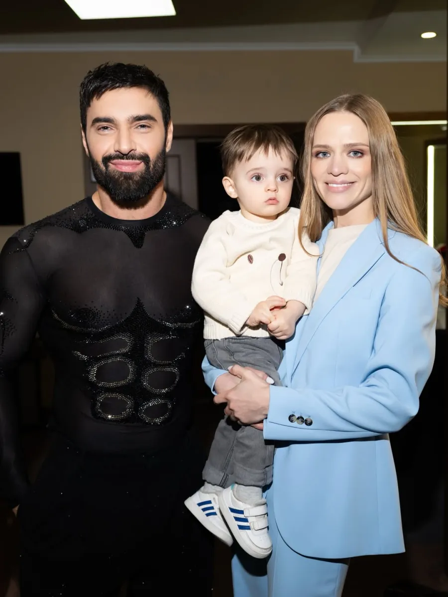 Віталій Козловський з дружиною та сином. Фото: Instagram/yuliabakumenko