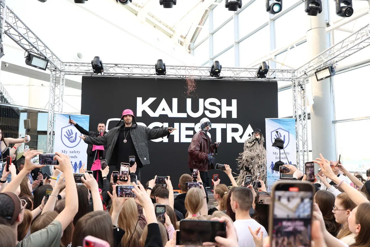 Учасники гурту Kalush Orchestra на фестивалі доброти та протидії булінгу «Мої безпечні друзі», Київ. Фото: організатори заходу