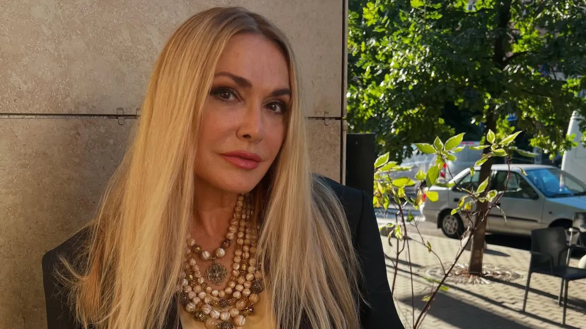 «Я готова цілувати каштани»: Ольга Сумська про обстріли Києва, містичний зв’язок з батьками та свій випускний