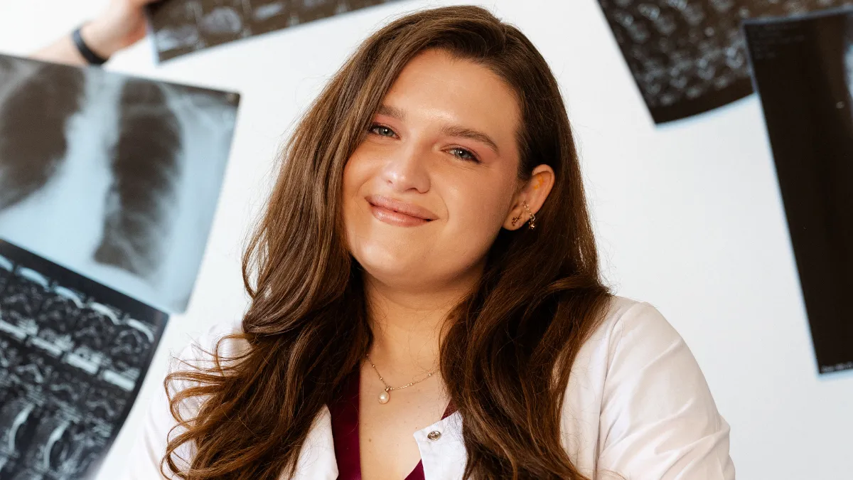 «Фізично відчуваю»: співачка iSKra стала лікарем і розповіла, як розпізнати проблеми з голосом
