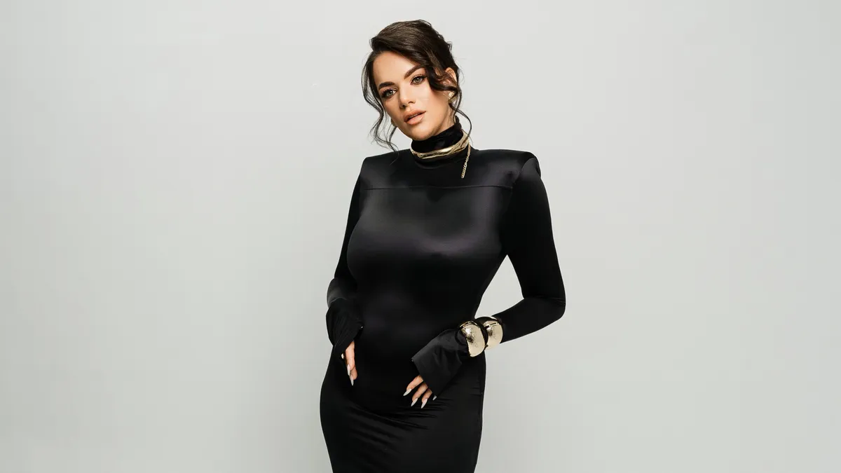 Втретє стане мамою: відома українська стилістка знову вагітна – милі сімейні фото з животиком