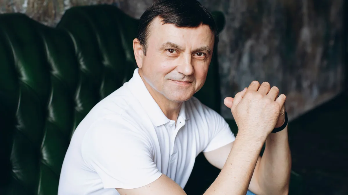 «Машина дир-дир...»: культовий український актор дубляжу відтворив знамениту сцену з «Поліцейської академії»