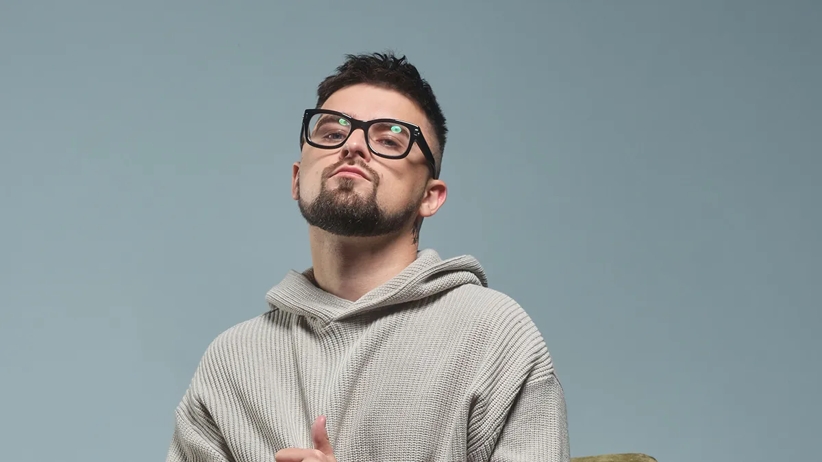 «Я написав її як сповідь»: Юлік розповів історію, яка стала основою нової пісні «Кохання двох сердець»