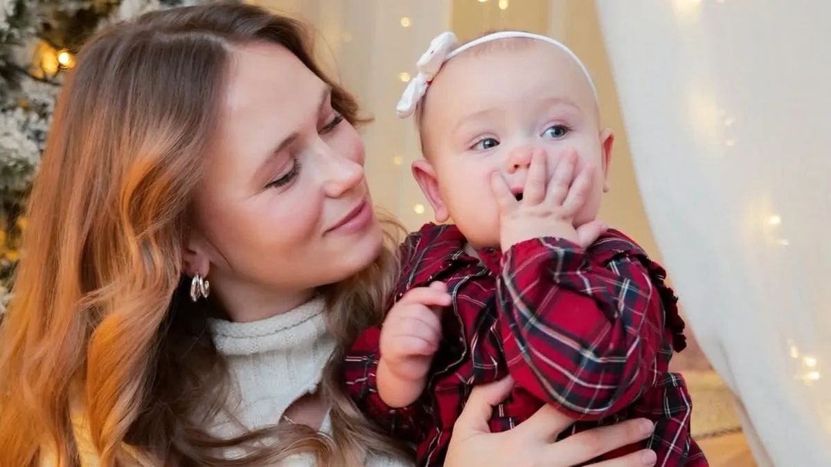 «Знайомтесь з нашою Софійкою»: Анна Кошмал вперше показала обличчя своєї доньки, яка народилася в березні