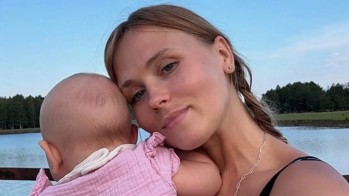 Анна Кошмал показала свою 6-місячну доньку: ось які досягнення у дитини Жені зі «‎Сватів»