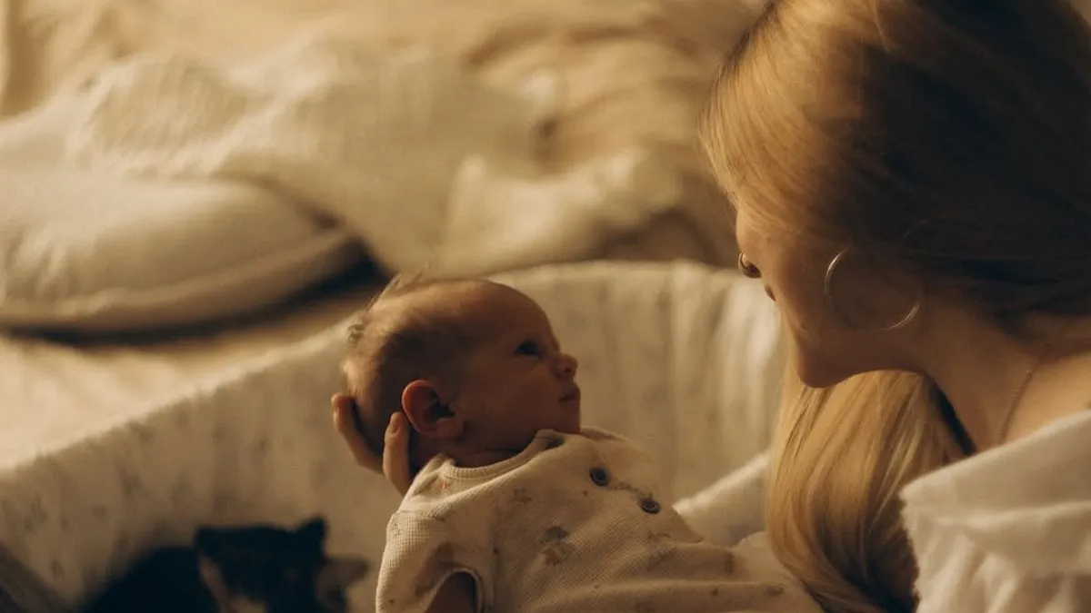 «Які ці кадри неймовірні»: співачка Лавіка зворушила мережу новими фото з маленьким сином