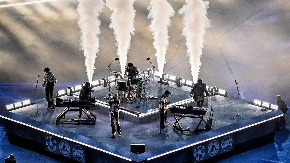 Linkin Park зіграли на церемонії відкриття фіналу Ліги чемпіонів: відео виступу легендарного рок-гурту
