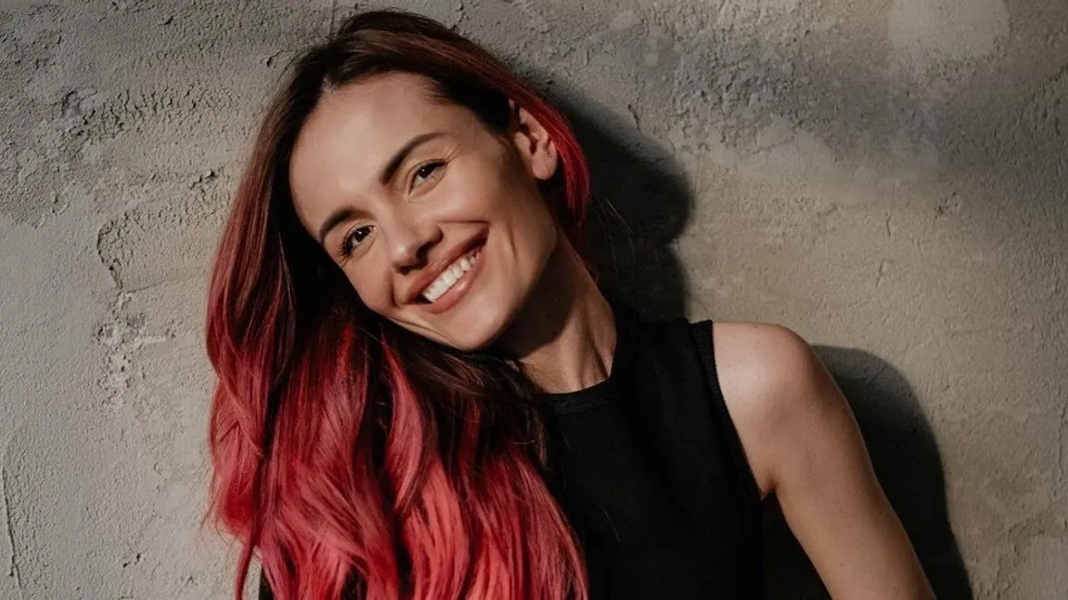 «Пристойні жінки рідко творять історію‎»: MamaRika опублікувала серію палких знімків у панчохах