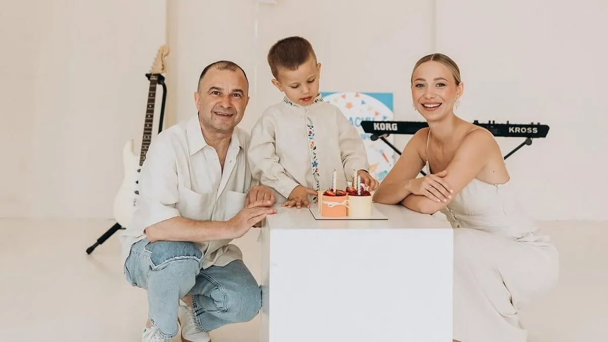 Віктор Павлік привітав молодшого сина з Днем народження: фото з дружиною та Михасиком розтопили серця фанатів