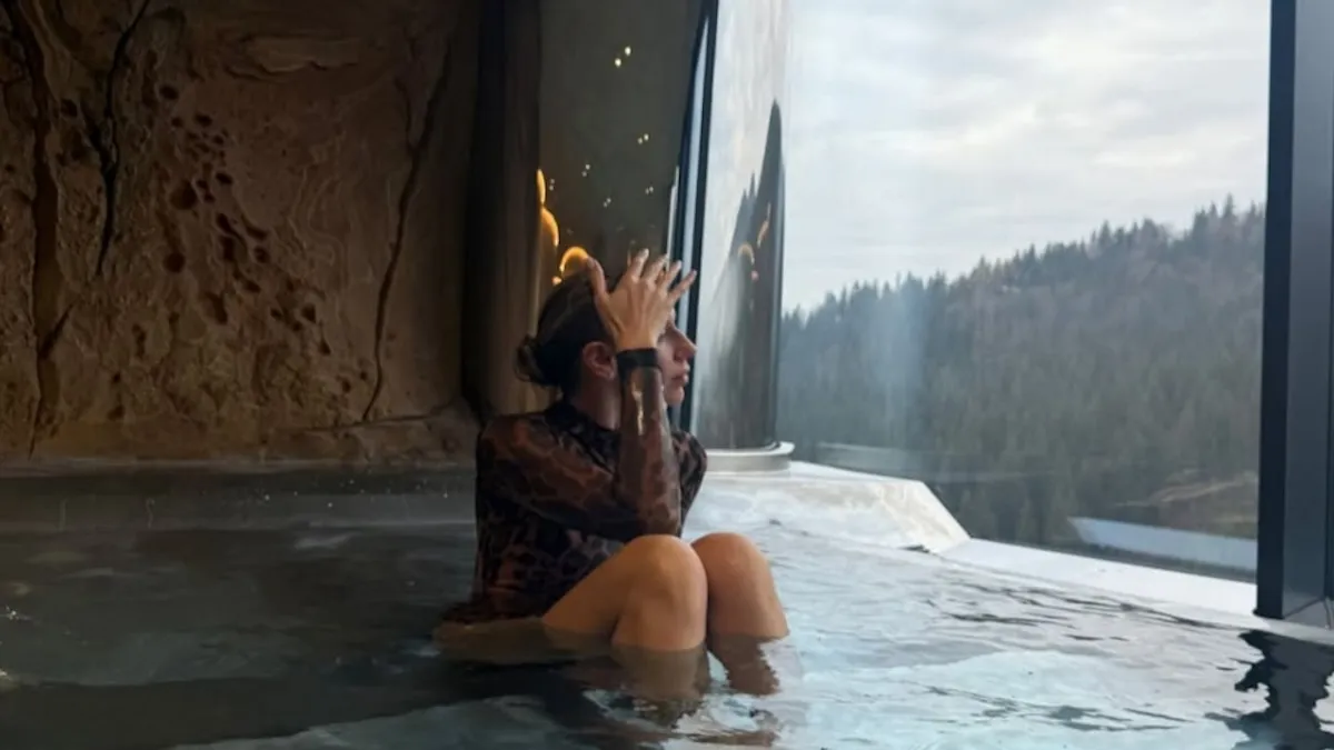 «Гарячі» кадри на холоді: Нікітюк похизувалась фігурою на тлі засніжених Карпат