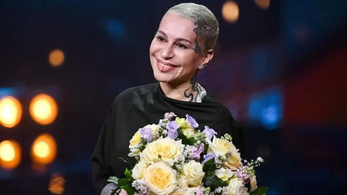 Російська співачка здивувала поясненням, чому зробила тату зі Степаном Бандерою: «Близький мені по духу»