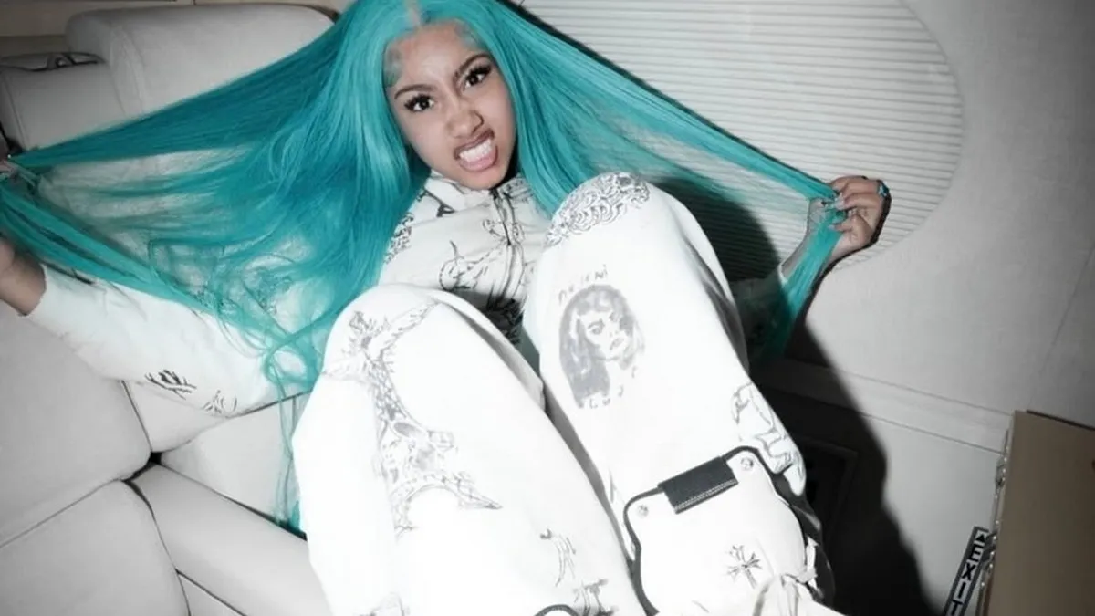 Діамантові зуби та блакитне волосся: 12-річна донька Кім Кардашьян шокувала Instagram