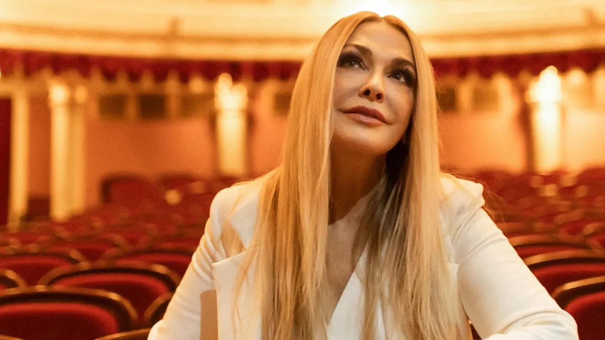 Ольга Сумська показала, як виглядала у 16 років: фото чарівної акторки біля фонтану тоді і зараз
