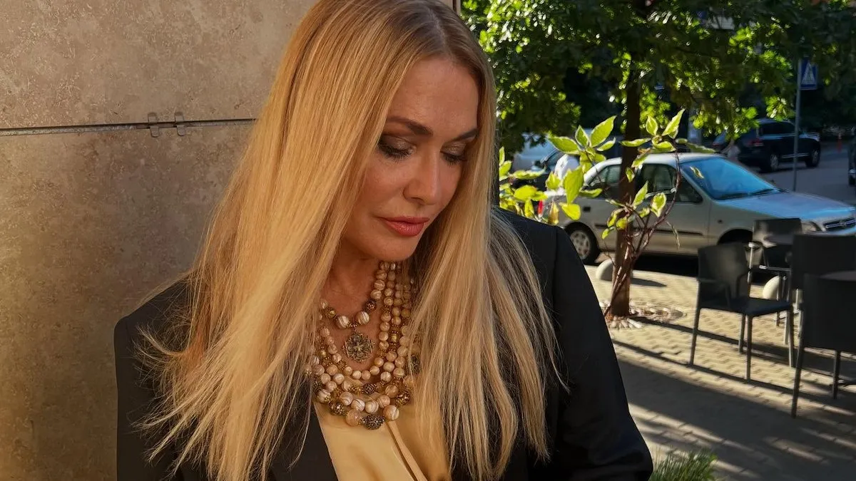 «Я знаю, що це ти, сонечко»: Сумська зворушила мережу після відвідин батькової могили на його день народження