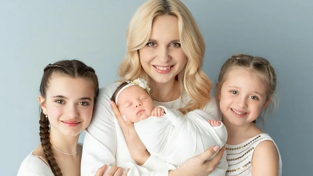  «‎Вся в мати»: Лілія Ребрик показала, як її однорічна донька прибирає кімнату у підборах