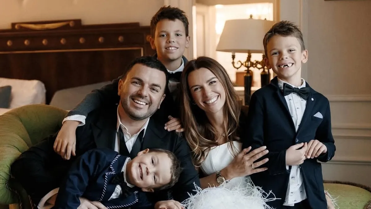 Григорій Решетнік замилував сімейними фото: ведучий розсипався у компліментах дружині в день її народження