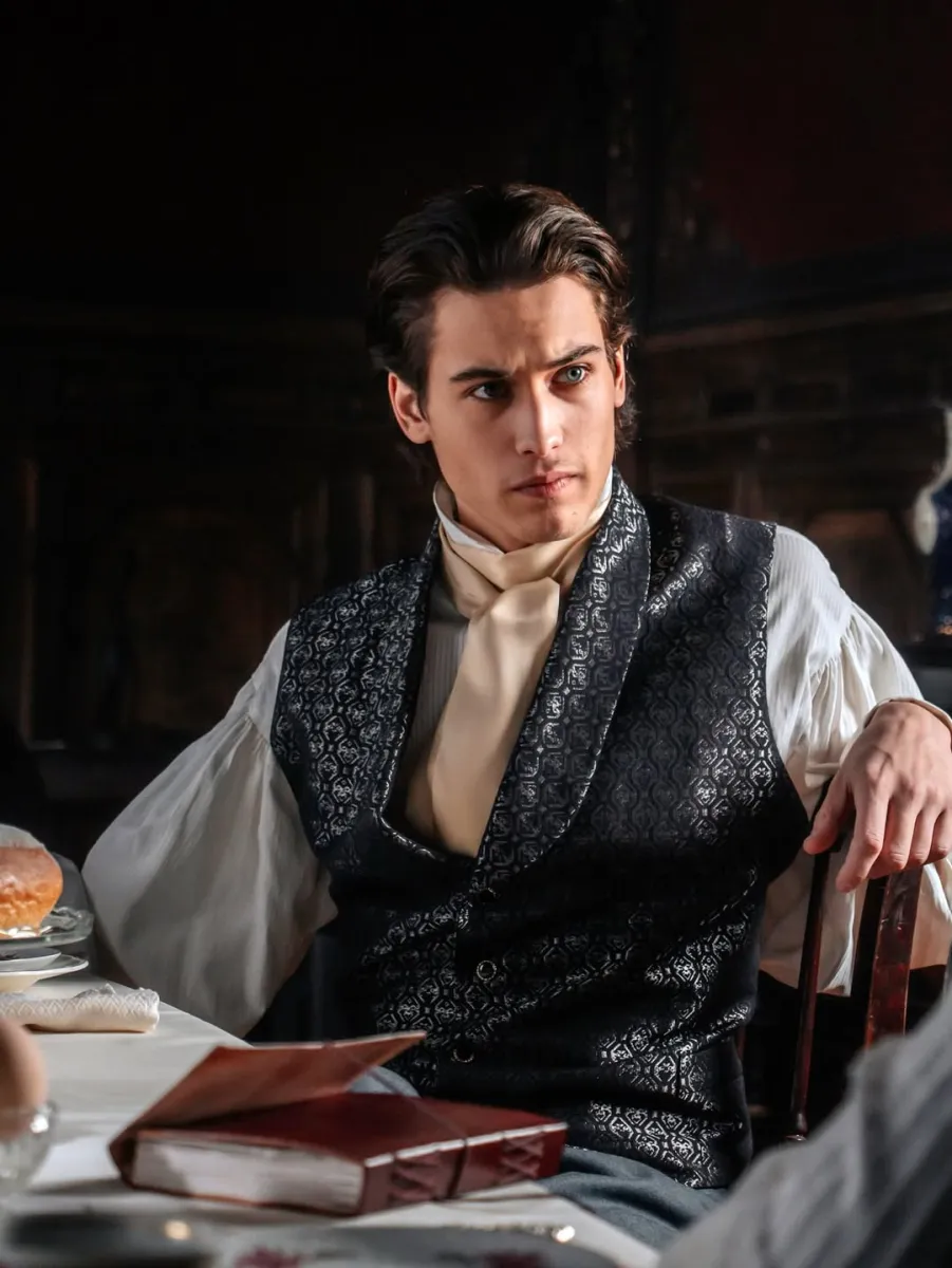 «Мене починає дратувати слово династія»: Іван Довженко про зіркових батьків, зйомки під КАБами та свою кохану