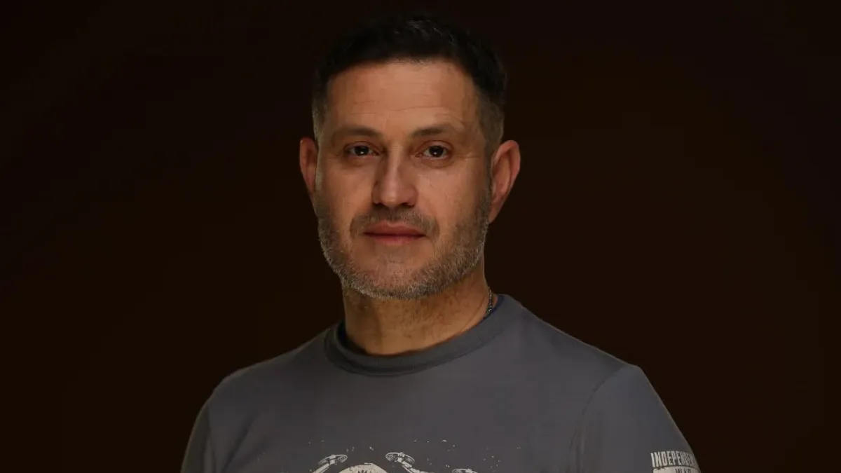 «Писати тобі тілесні листи»: на тлі нового роману Ахтем Сеітаблаєв зачитав вірш про пристрасне кохання