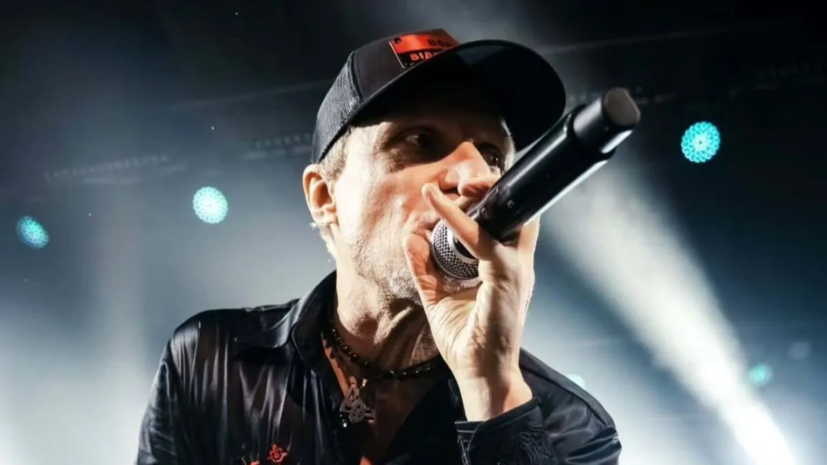 «Енергія не зникає»: 61-річний співак Скрипка та ВВ запалили у США – відео