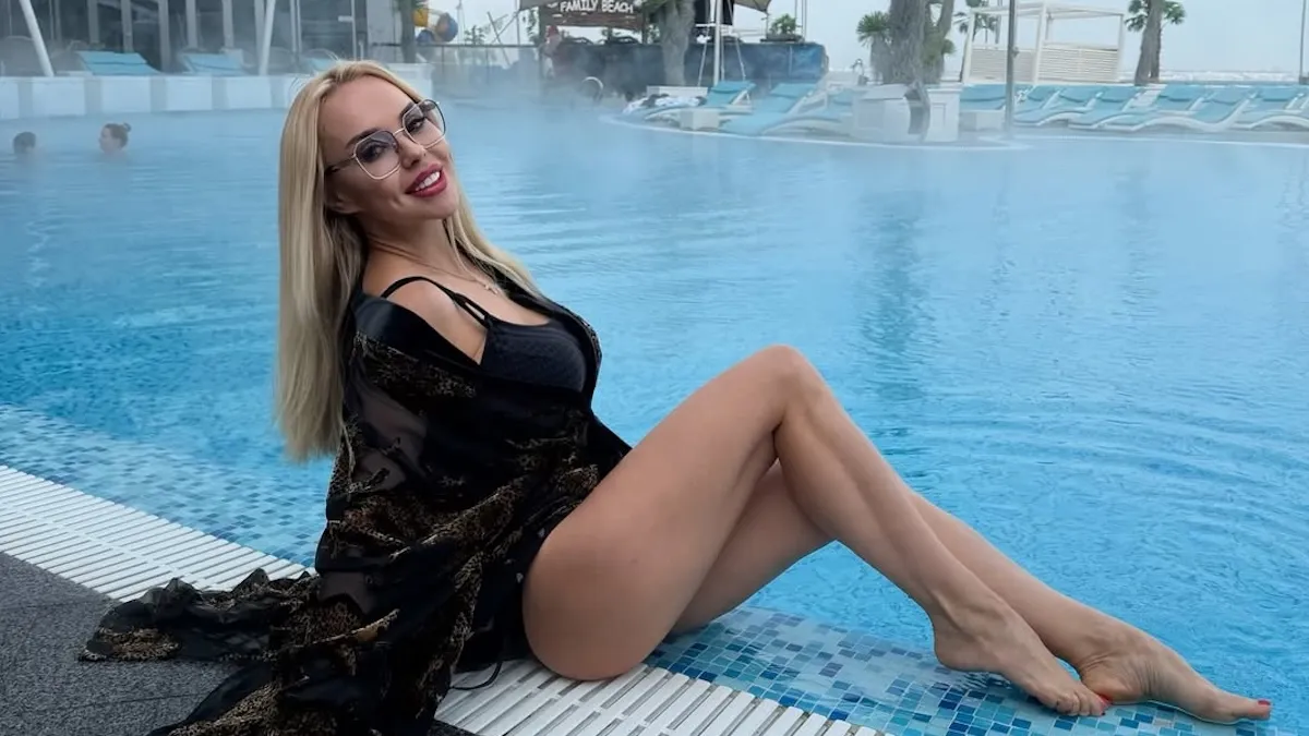 «Я це зробила!‎»: відома українська співачка пірнула в крижану воду Чорного моря