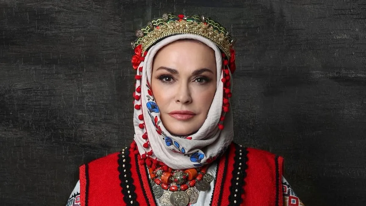 Жіночність і традиції: Ольга Сумська показала світлини до Дня української хустки і розповіла про свято