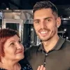 «‎Найкраща в світі!»: колишній «‎Холостяк» привітав маму з днем народження і показав раритетне фото